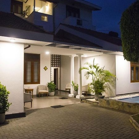 Suriya Arana Bed & Breakfast Negombo Exterior photo