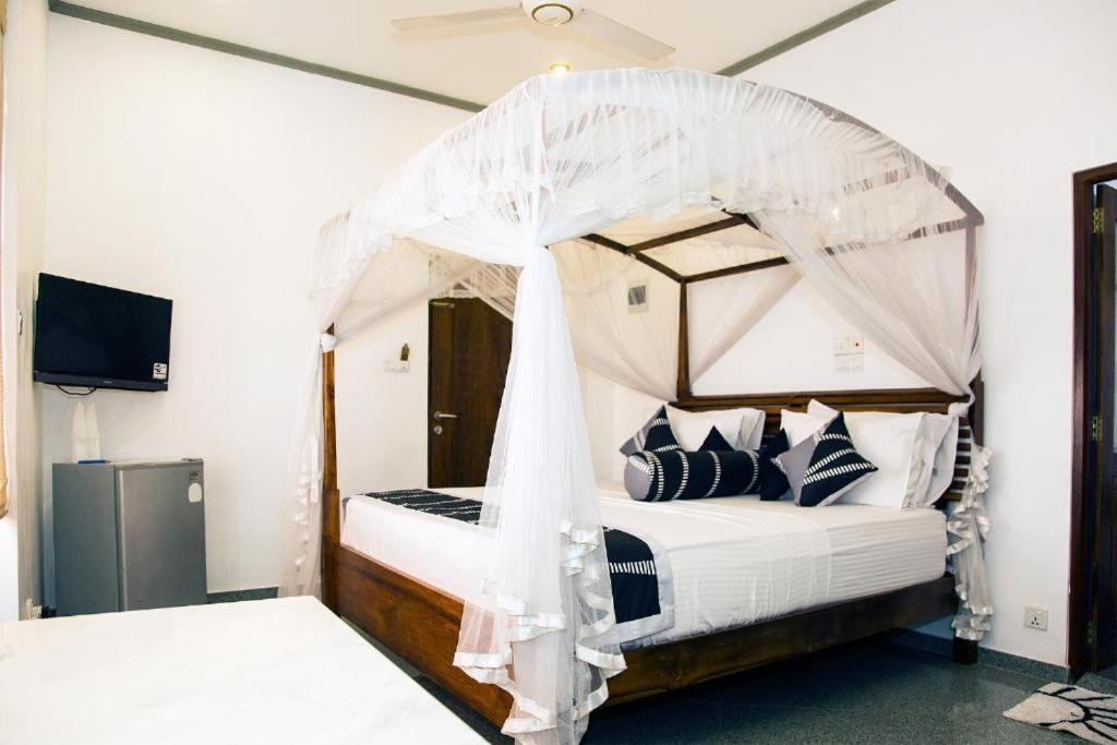 Suriya Arana Bed & Breakfast Negombo Exterior photo