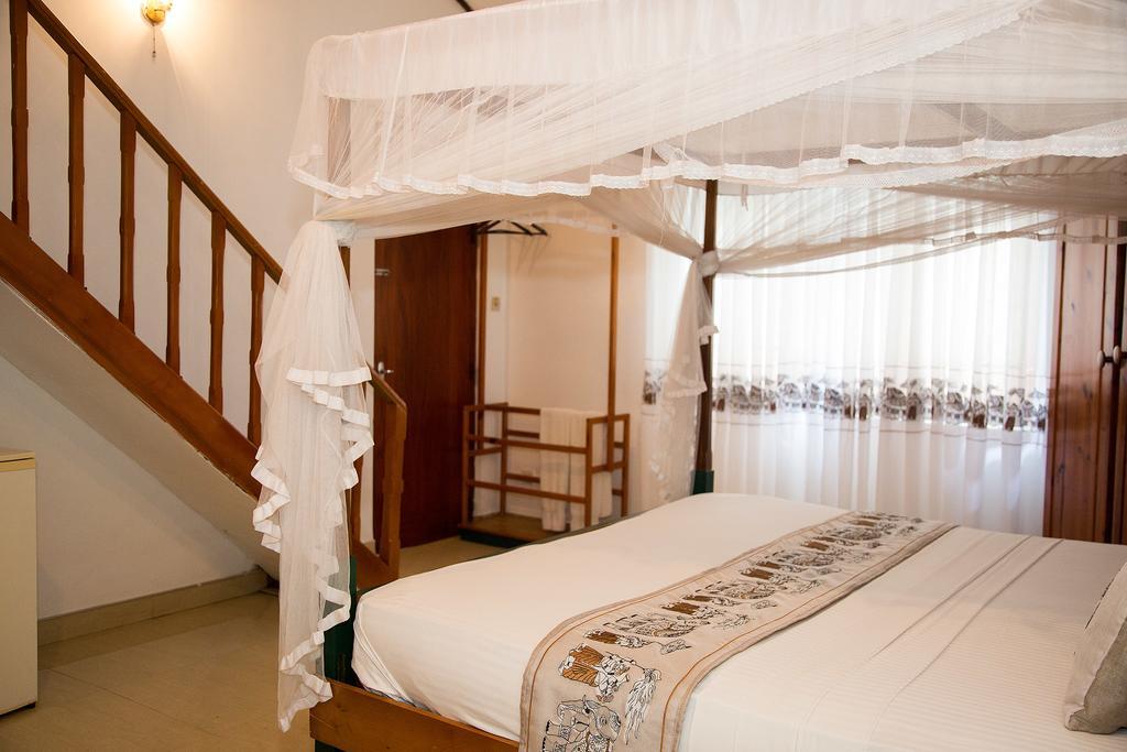 Suriya Arana Bed & Breakfast Negombo Exterior photo